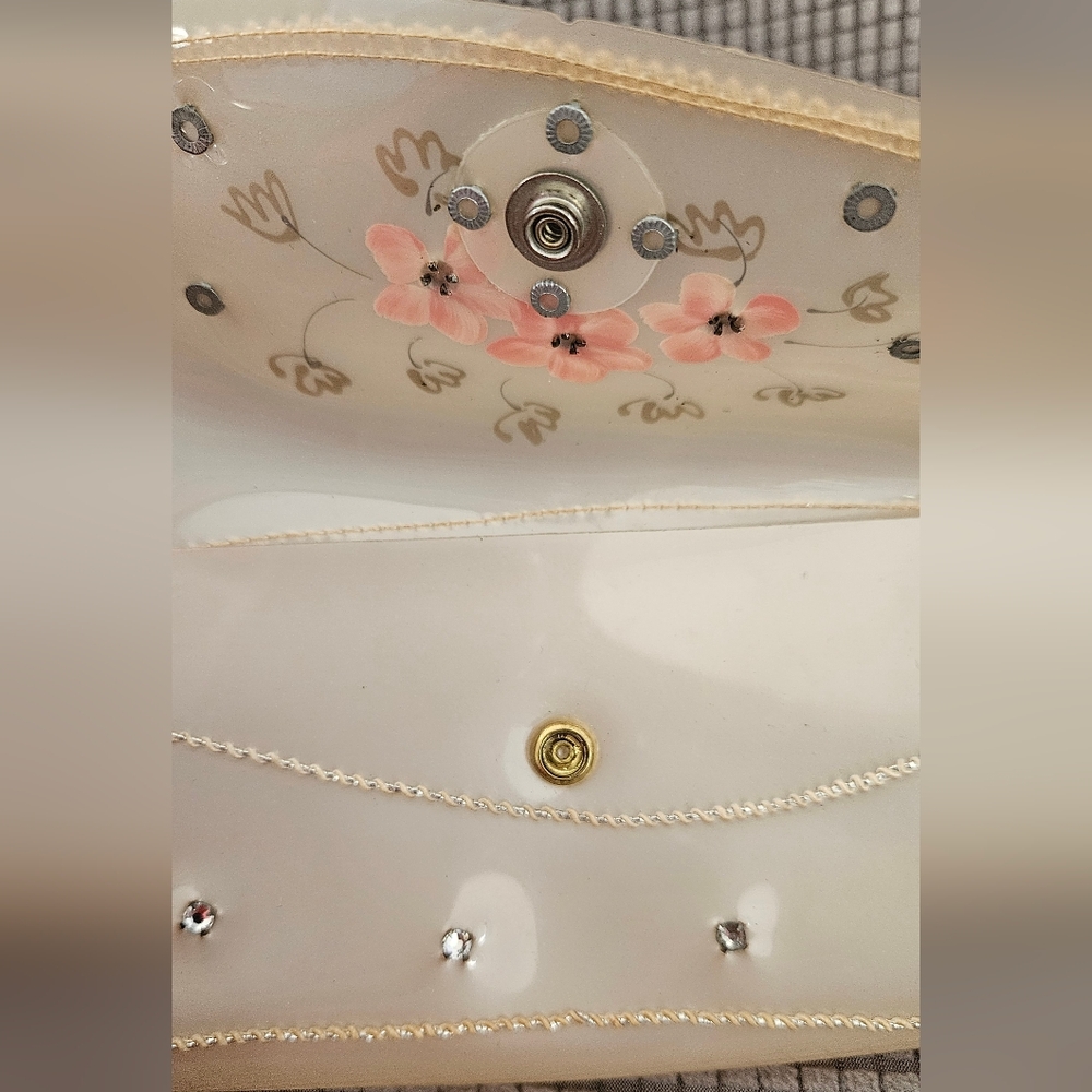 Vintage Vinyl Floral Cream Clutch - Picture 6 of 8